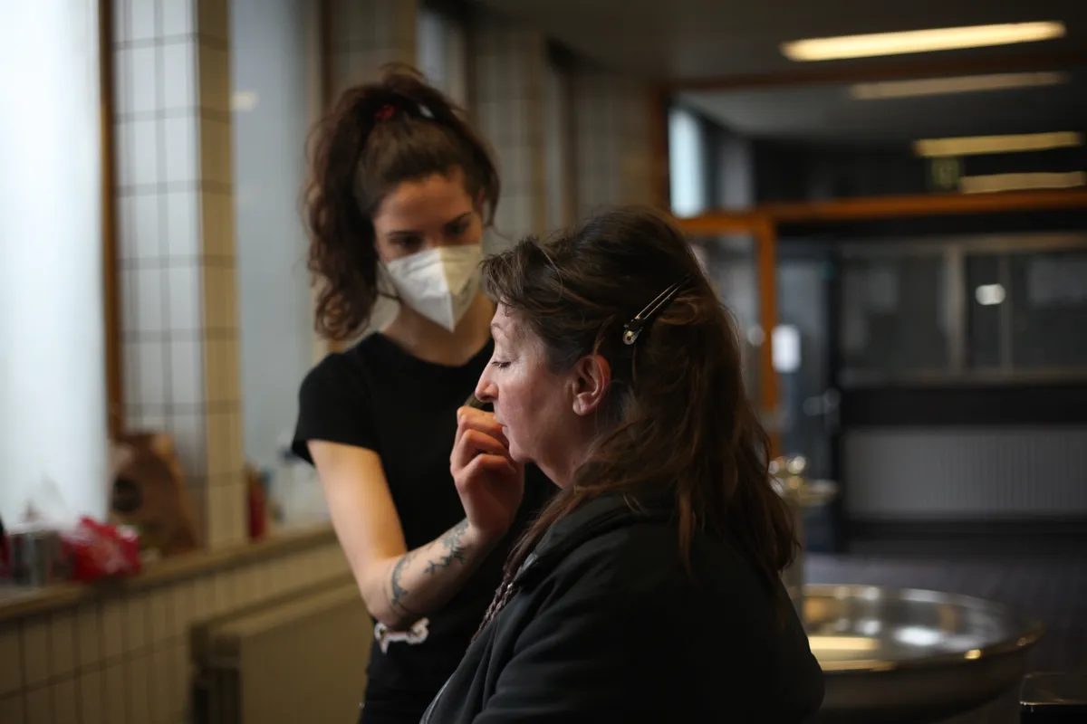 Marlies, make-up — behind the scenes