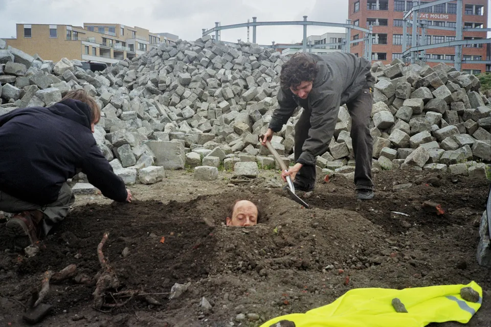 Bearer of Bad News, behind the scenes (1)